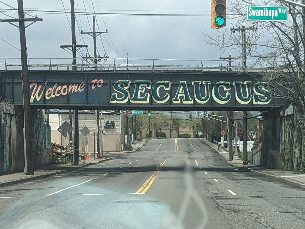 In Secaucus, Outlet Malls Give Way to Commuters' Paradise - The Click