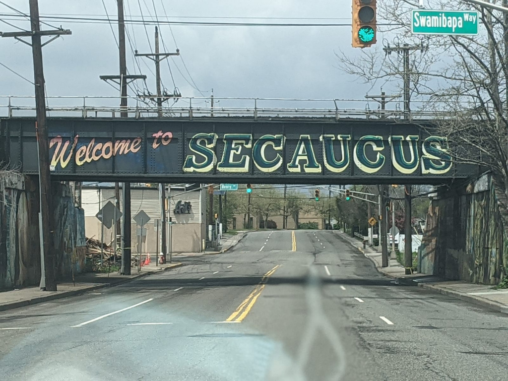 In Secaucus, Outlet Malls Give Way to Commuters’ Paradise - The Click