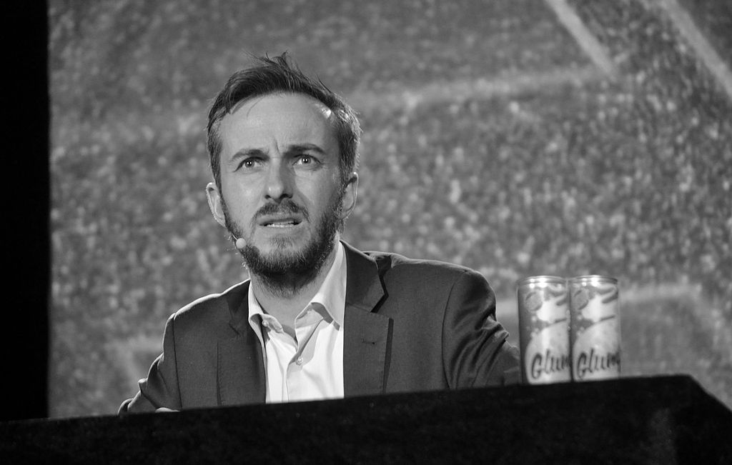 Black and white picture of Jan Böhmermann in Rostock.