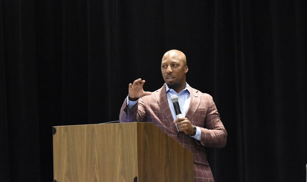 Tyronne Walker speaking before an audience