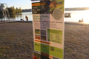 Sign posting warning of toxic algae at Green Lake Park